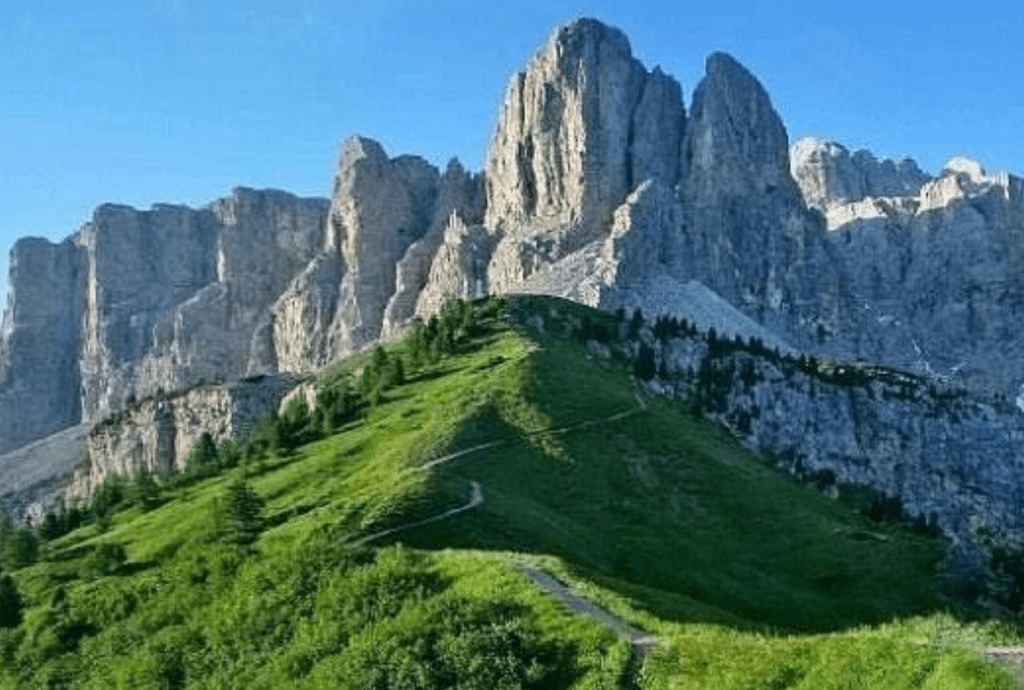 Best Hiking Trails Near Canazei in the Dolomites: 5 Scenic Routes You Shouldn’t&nbsp;Miss